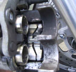 brake_rfront_showspistons.jpg (40127 bytes)