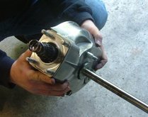 dh_swingarm_gearcase3.jpg (221643 bytes)