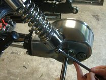 dh_swingarm_shock1.jpg (208712 bytes)