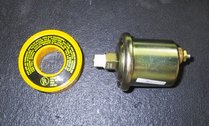 gauges_oil_aftrmrkt_sender.jpg (67294 bytes)