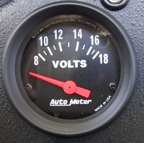 gauges_volts.jpg (63752 bytes)