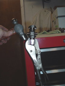 ujoint_vicegrips.jpg (93249 bytes)